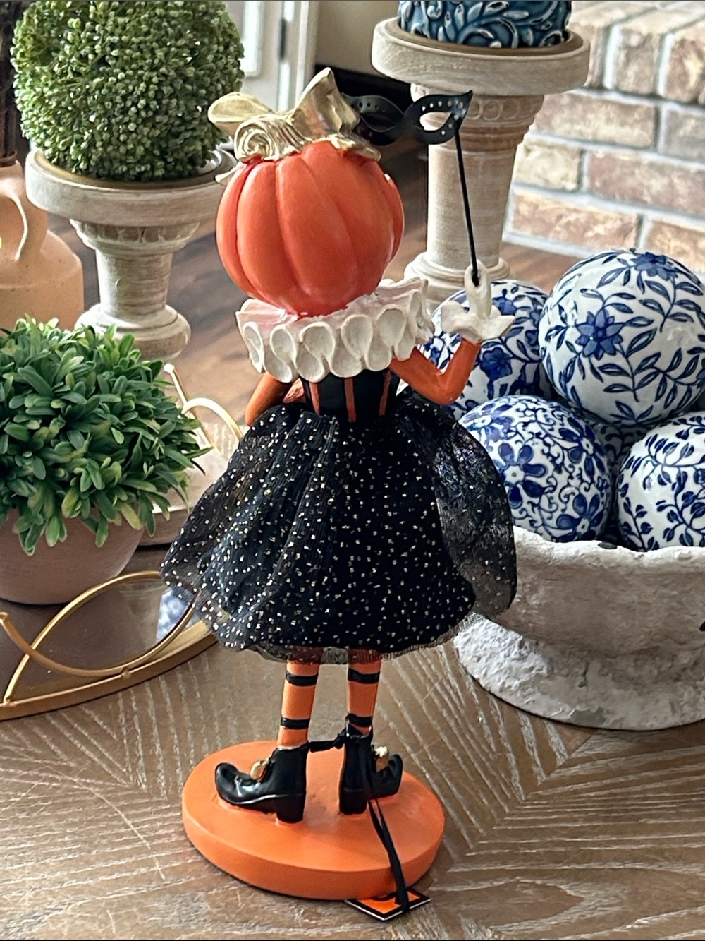 NEW! Vintage Inspired Pumpkin Lady Masked masquerade ball Ballerina Figurine - Picture 6 of 6